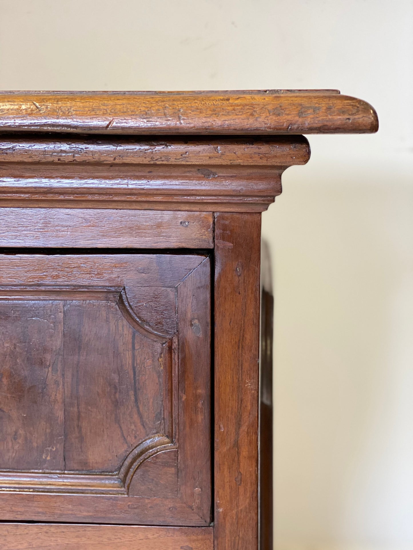 Louis XIV Reggio chest of drawers. Emilia, mid-17th century