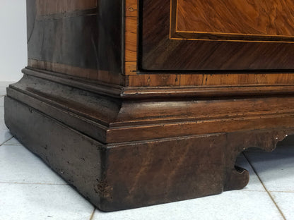 Veneered chest of drawers Reggio Modena. 17th century