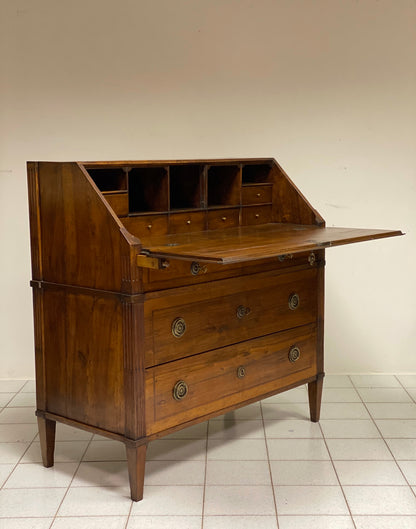 Louis XVI walnut desk. Lombardy 18th century
