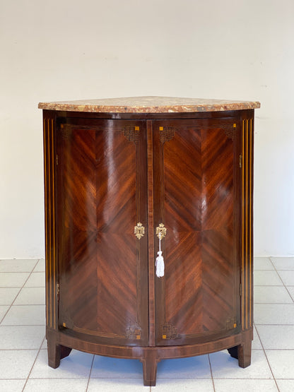Angoliera bombata due porte epoca fine XVIII secolo