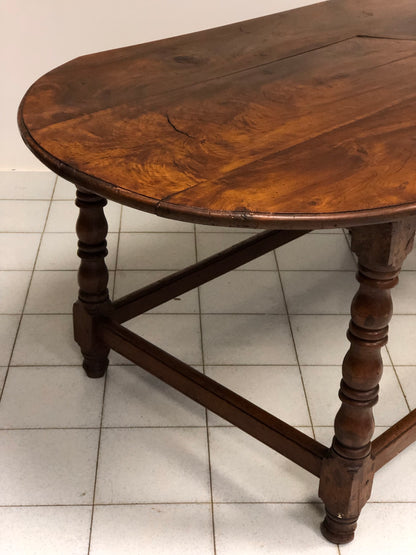 Walnut reel table. Emilia 18th century