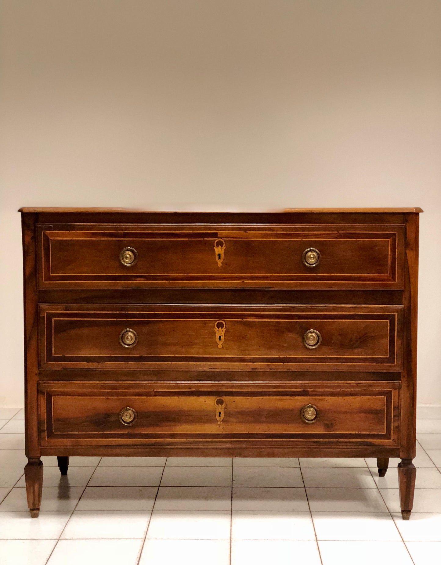 Cassettone lombardo Luigi XVI intarsiato