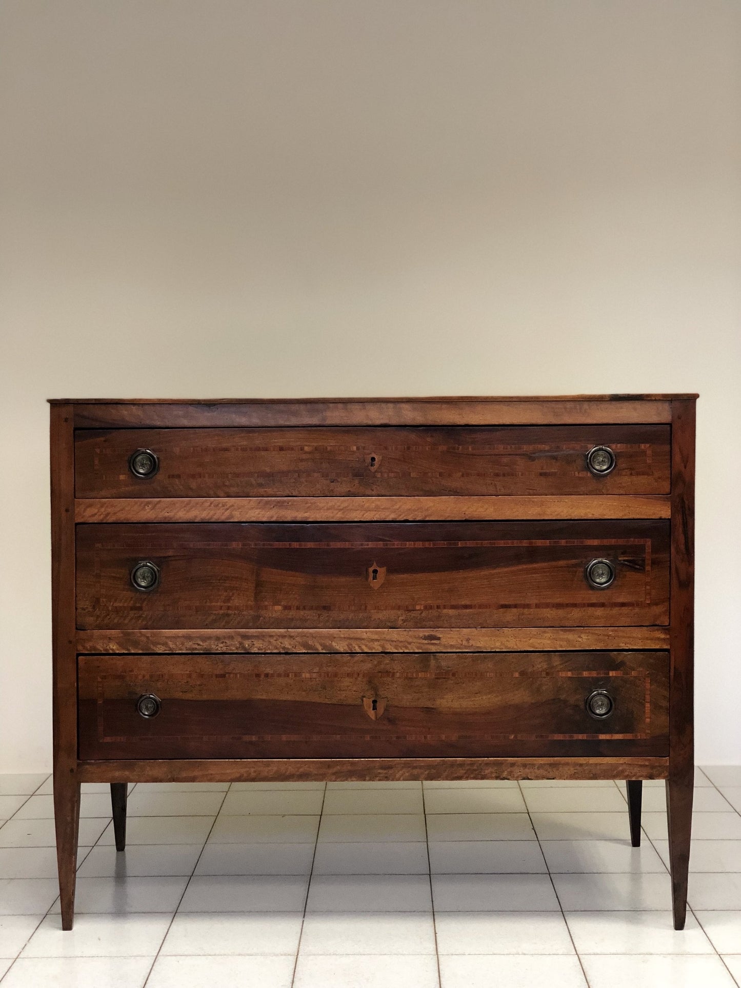 Lombard chest of drawers, Directory. 18th century