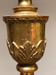 Candeliere in legno intagliato e dorato in foglia oro Lombardia primi 700