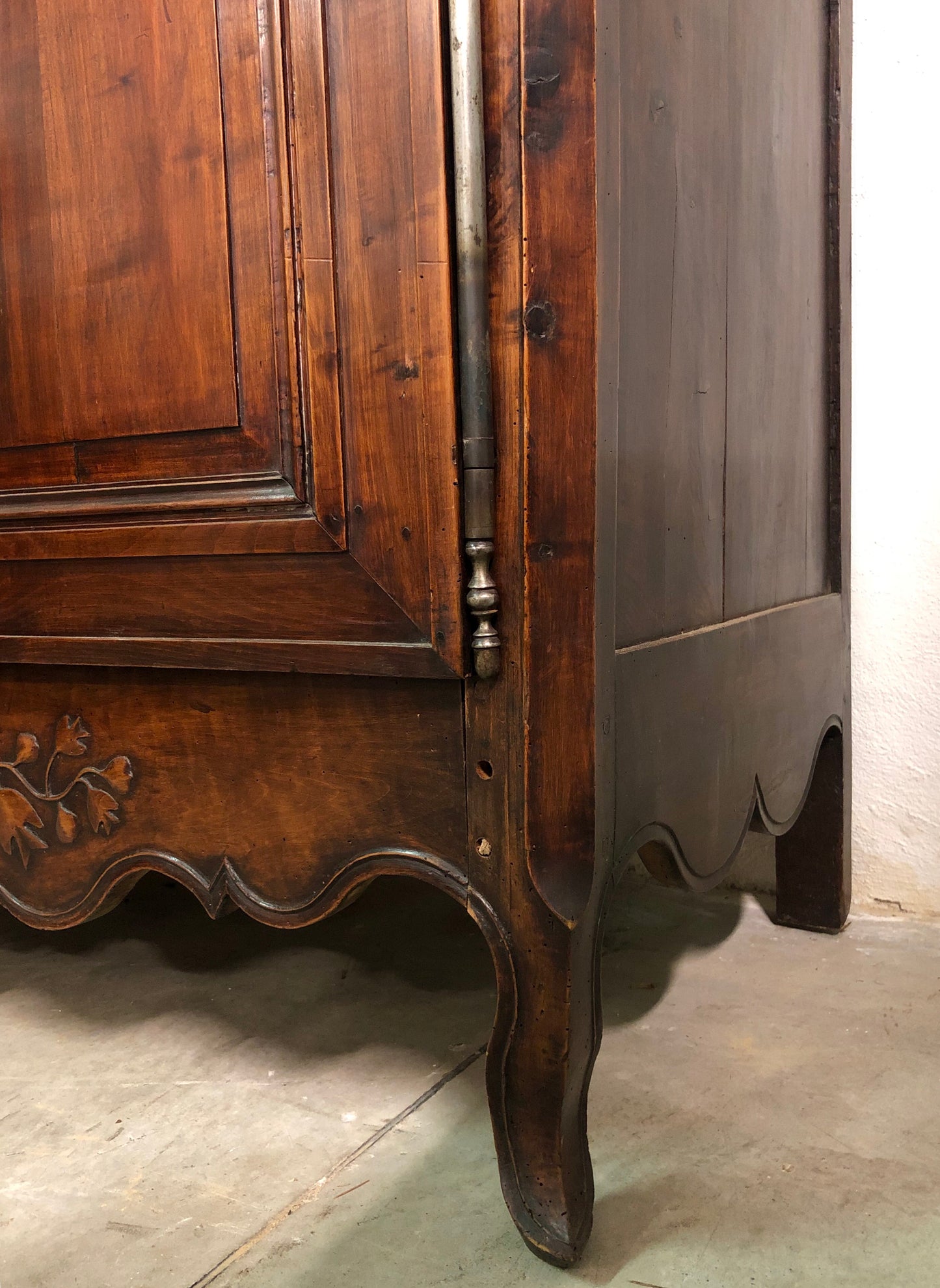 Louis XV wardrobe carved cherry. 18th century