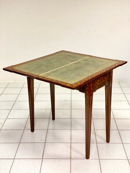 Tavolino olandese da gioco intarsiato . Fine XVIII secolo