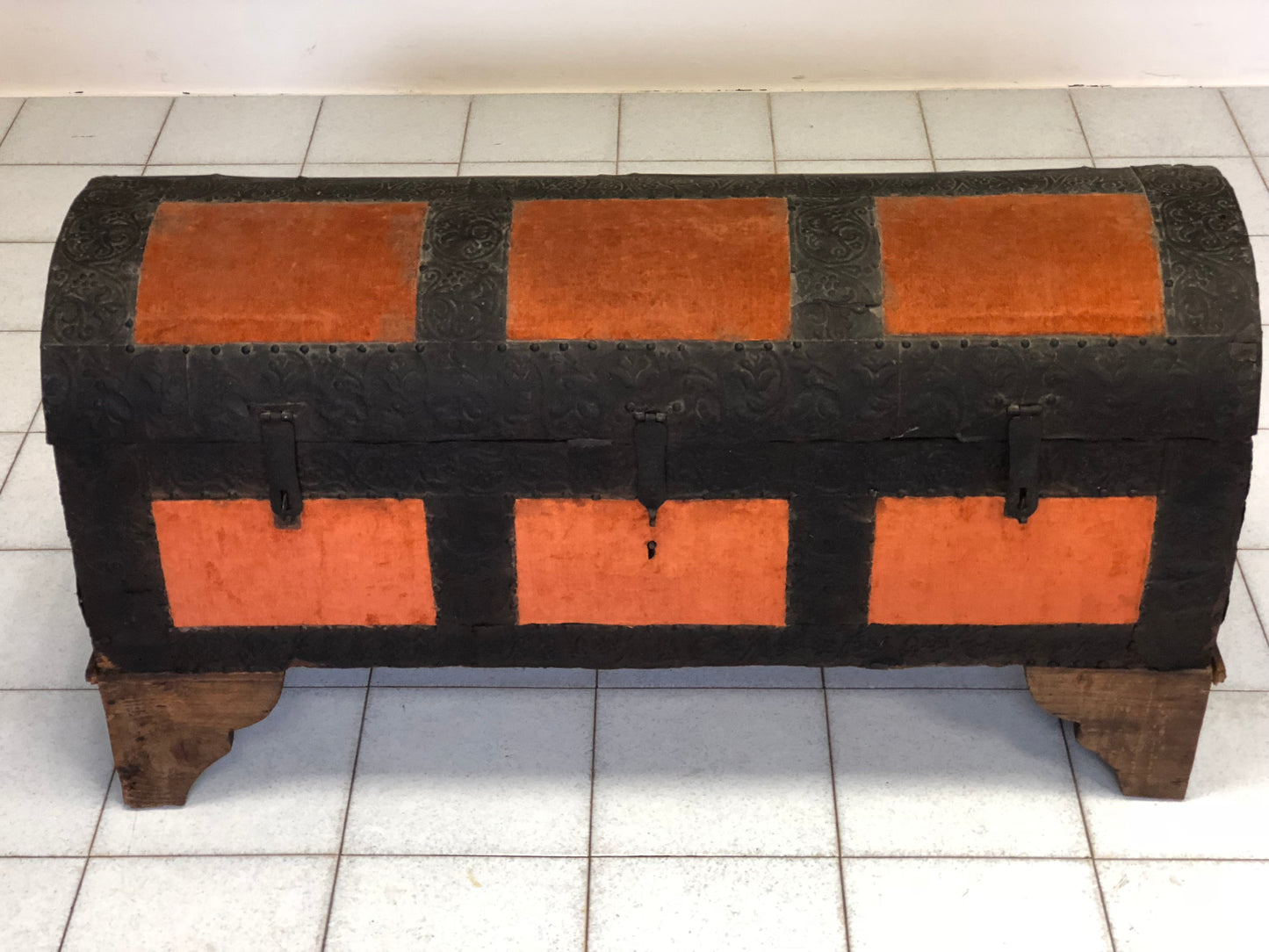 Baule legno lamierino tessuto . Venezia fine XVII secolo