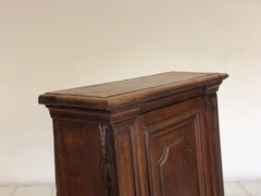 Inginocchiatoio in noce Emiliano bolognese . XVII secolo