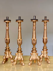 Gruppo di quattro candelieri in foglia oro . Lombardia epoca impero
