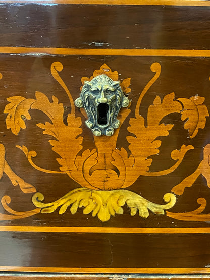 Cassettone bombato Luigi XV . Vicenza XVIII secolo