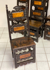 Gruppo di sei sedie lombarde in noce . Inizio XVII secolo