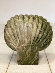 Acquasantiera marmo a forma di conchiglia. XIX secolo