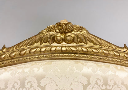 Carved and gilded sofa in gold leaf. Early 19th century