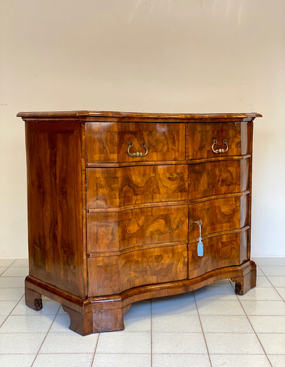 Credenza mossa sul fronte . Ferrara Luigi XIV fine 600