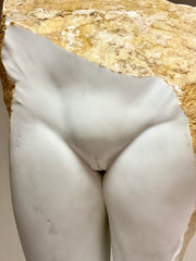 Busto in marmo Carrara .Nudo femminile inizio XX secolo