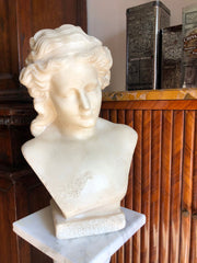 Busto in marmo bianco donna nobile . XIX secolo