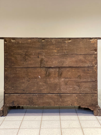 Lombard walnut chest of drawers. Brescia 17th century