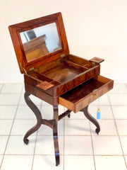 Tavolino da lavoro . XIX secolo ( restaurato)