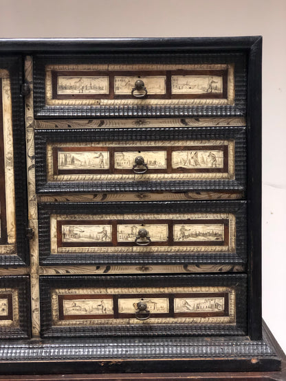 Monetiere lombardo in avorio e legno ebanizzato .XVII secolo