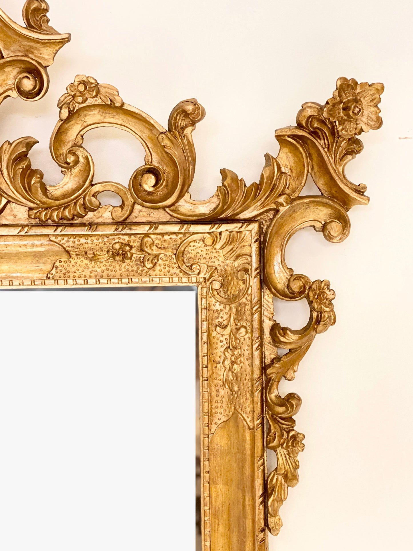 Venetian mirror in carved gilded wood. Late 19th century
