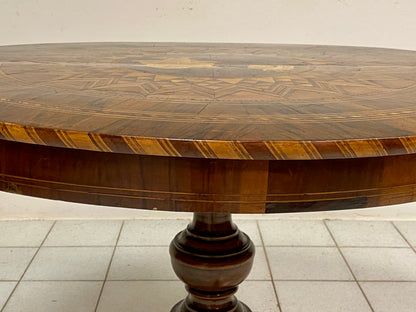 Tavolo intarsiato. Rolo. D 97 cm XIX secolo