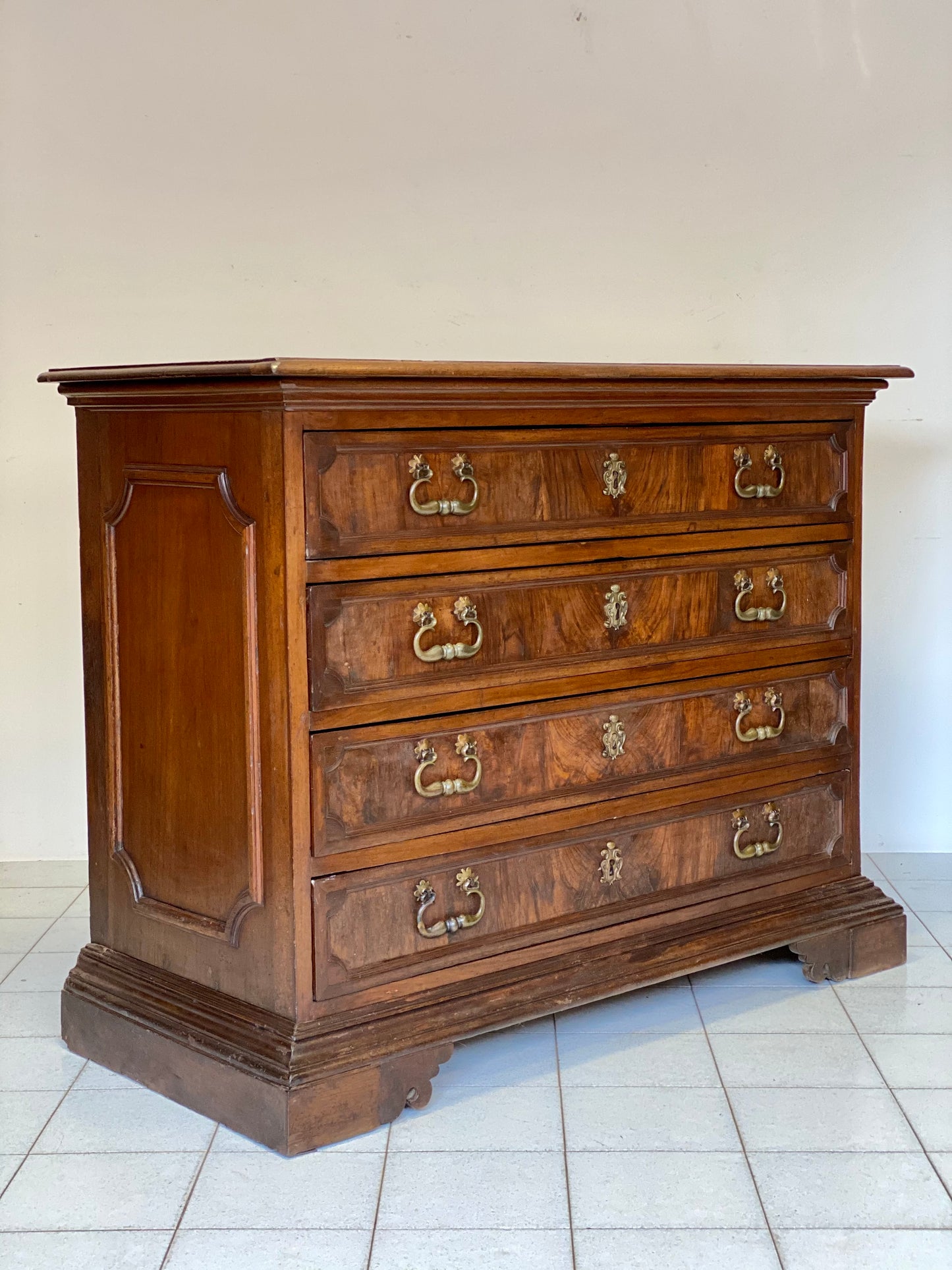 Louis XIV Reggio chest of drawers. Emilia, mid-17th century