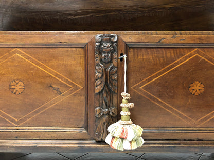 Carved walnut chest. Lombardy 17th century