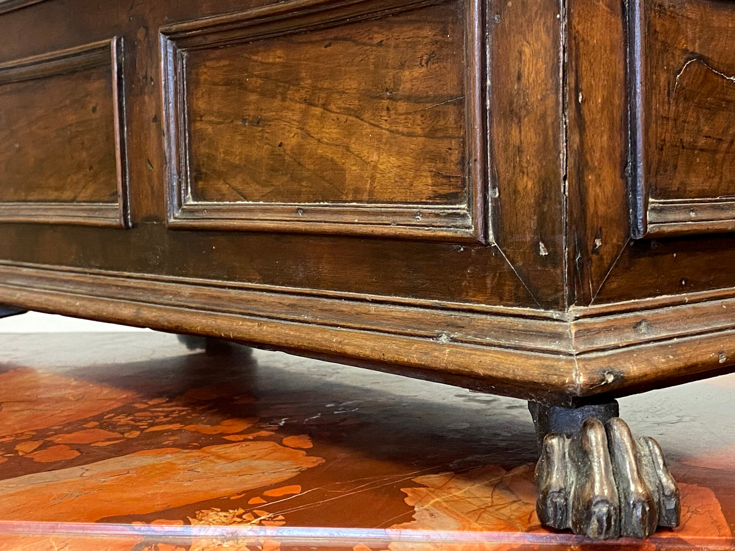 Small walnut chest. Emilia Tuscany 17th century
