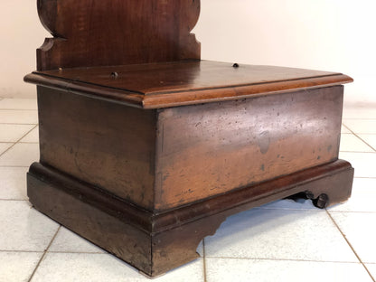 Walnut kneeler Emiliano Ferrarese. Louis XIV
