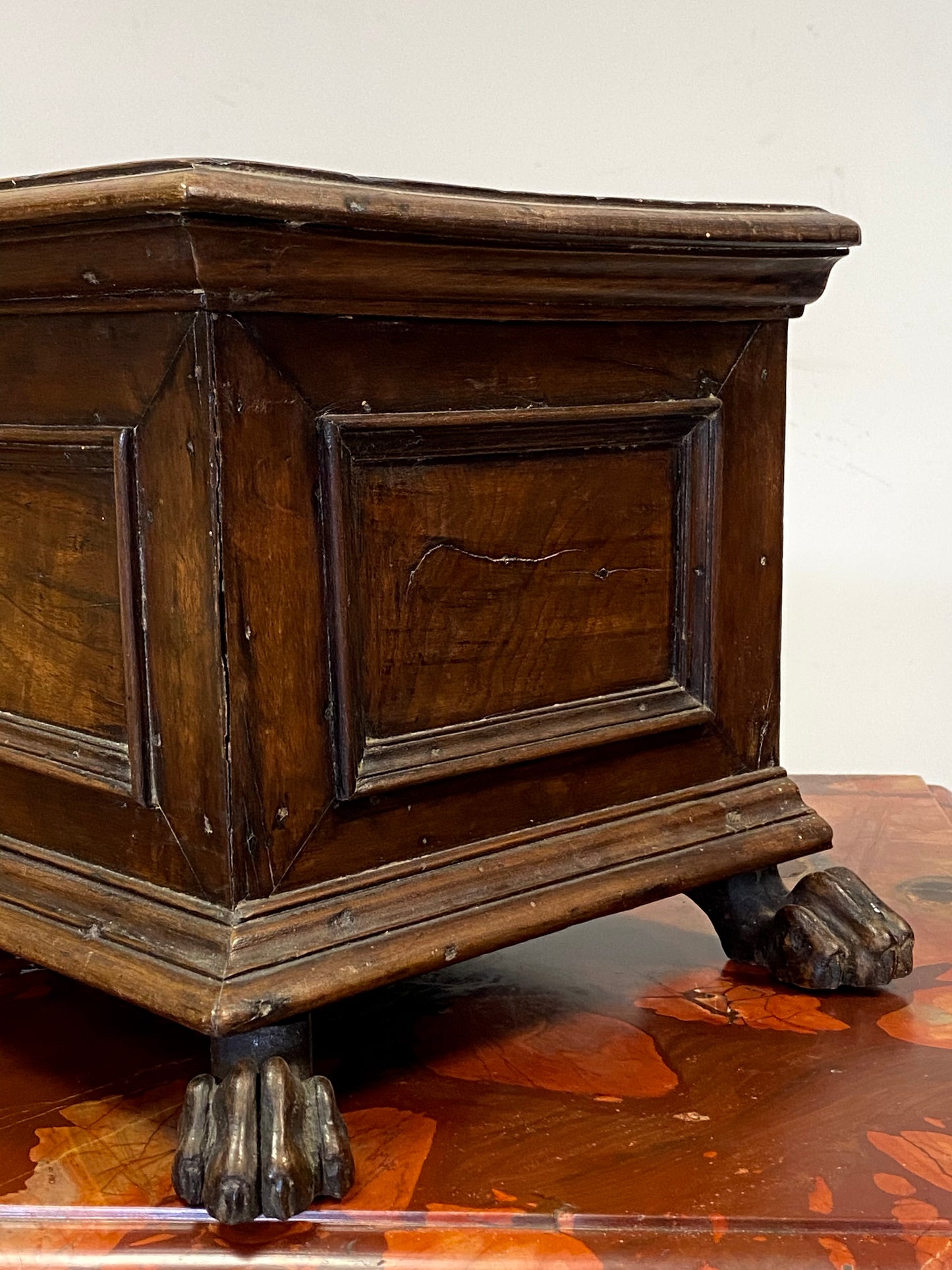 Small walnut chest. Emilia Tuscany 17th century