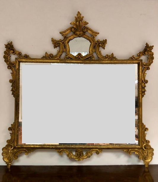 Carved and gilded wooden mirror. Early 20th century