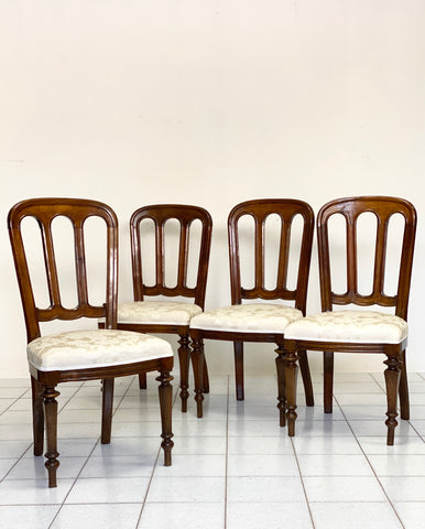 Gruppo di quattro sedie noce lombarde metà XIX secolo