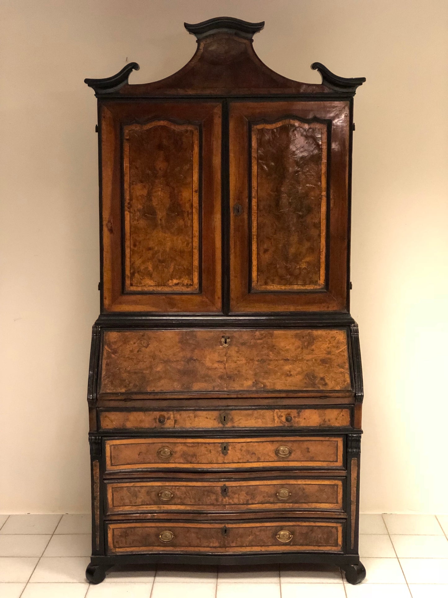 Trumeau moved on the front Lombardy Louis XV root. Early 18th century
