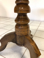 Tavolino di Rolo intarsiato con cassetto . Diametro 71 cm