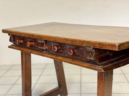 Walnut trestle table. Spain 17th century