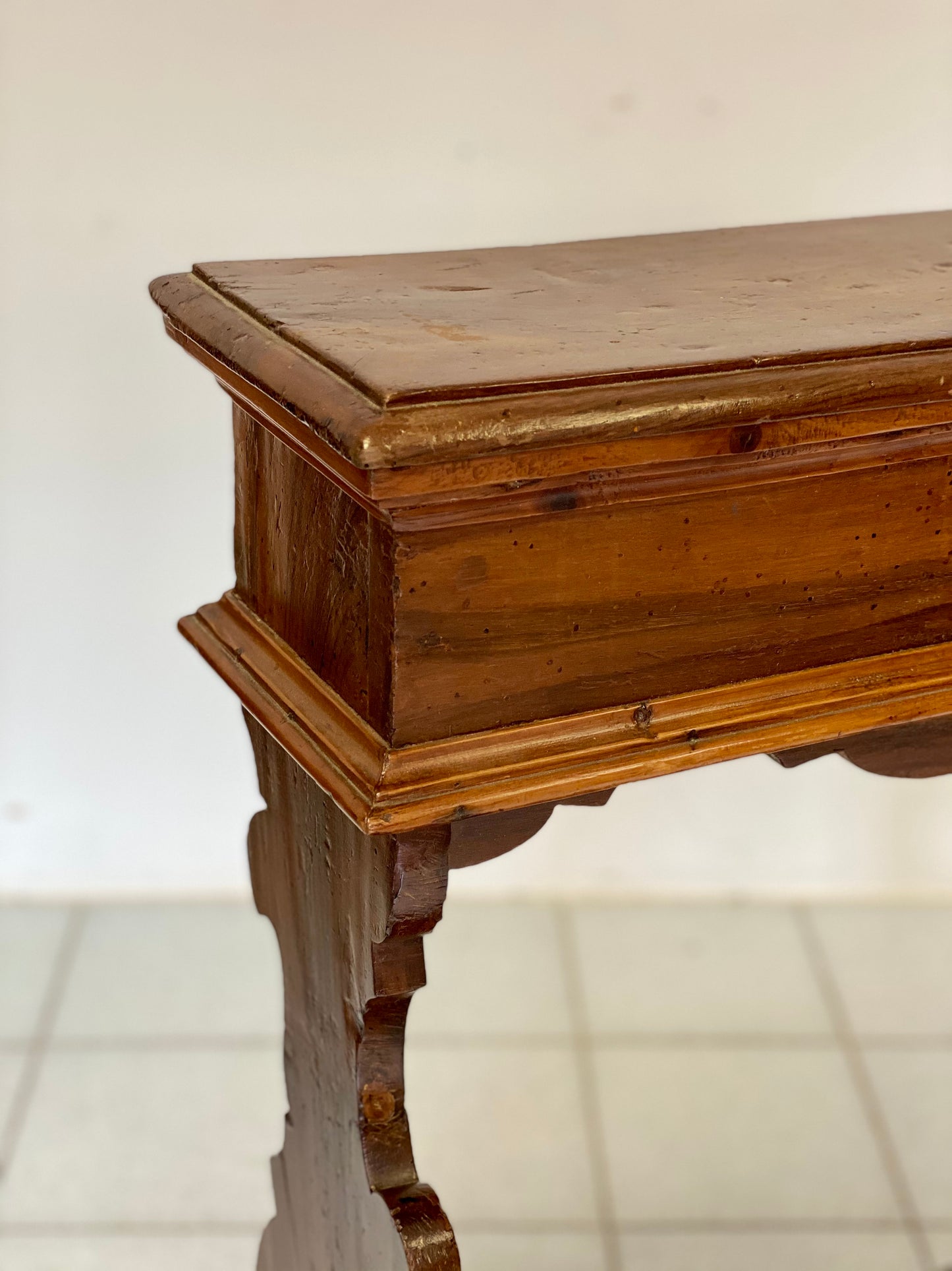 Lombard Louis XIV Kneeler. 17th century