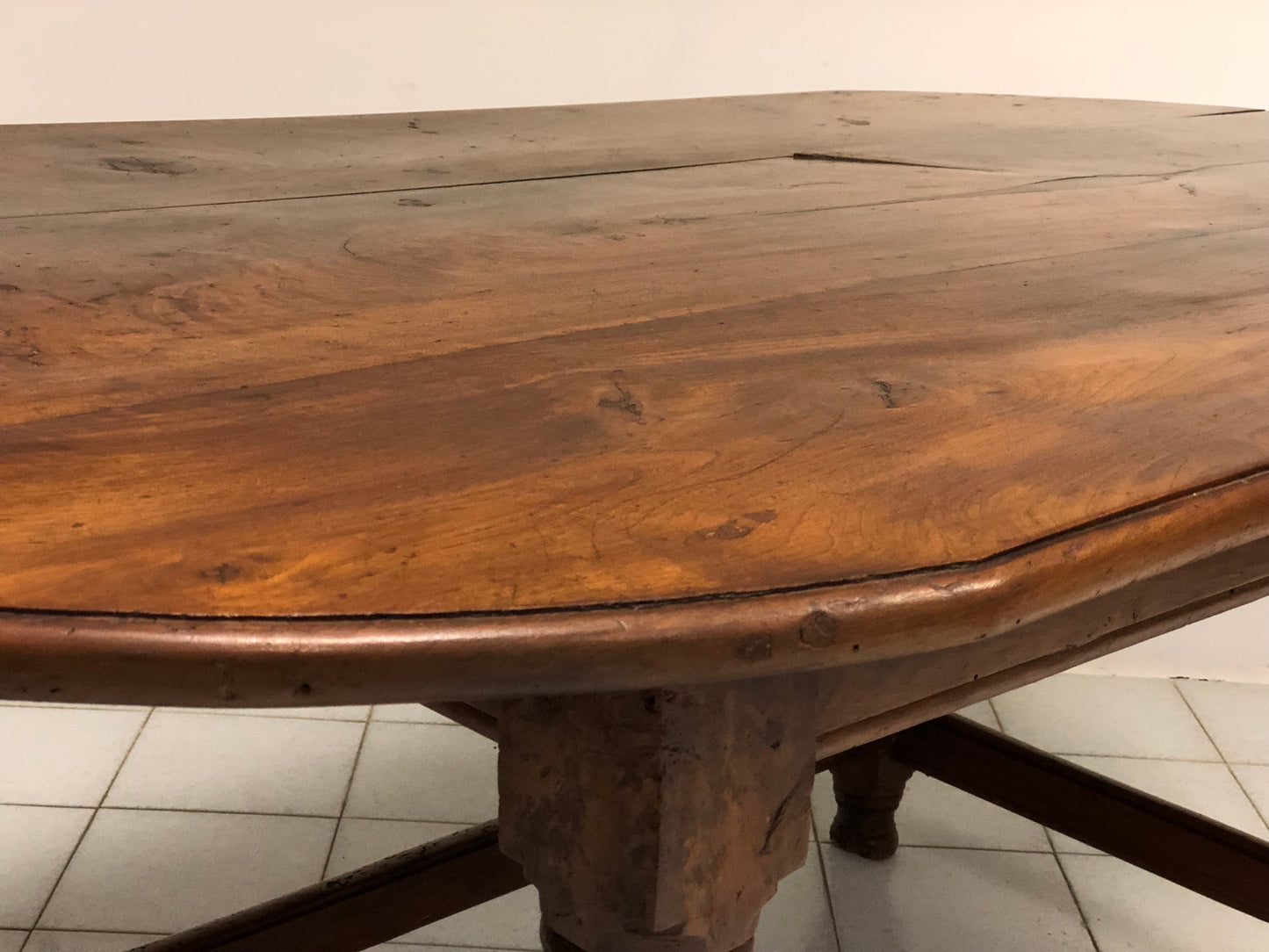 Walnut reel table. Emilia 18th century