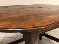 Tavolo a rocchetto in noce . Emilia XVIII secolo