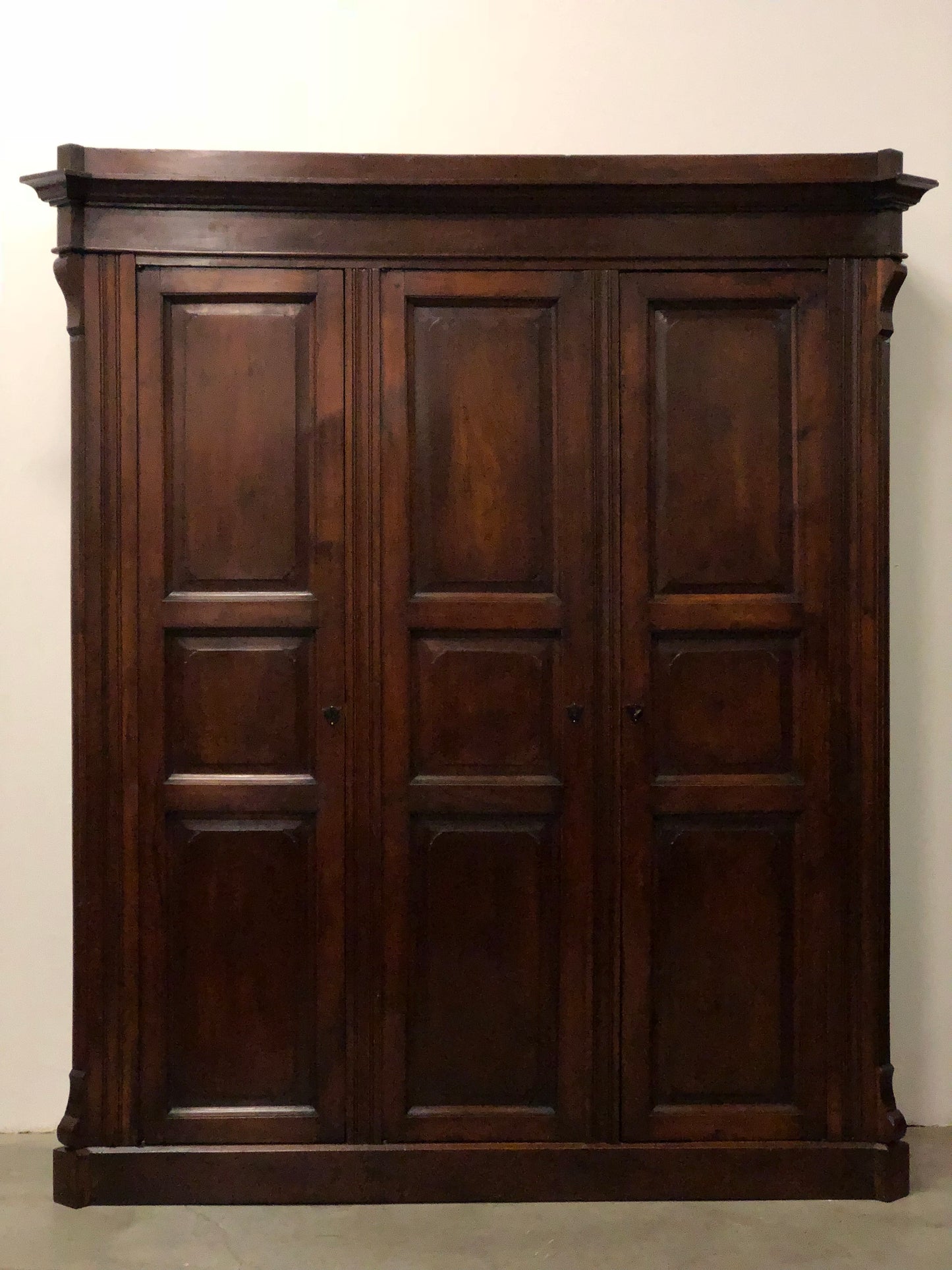 Lombard Carlo X wardrobe three doors walnut