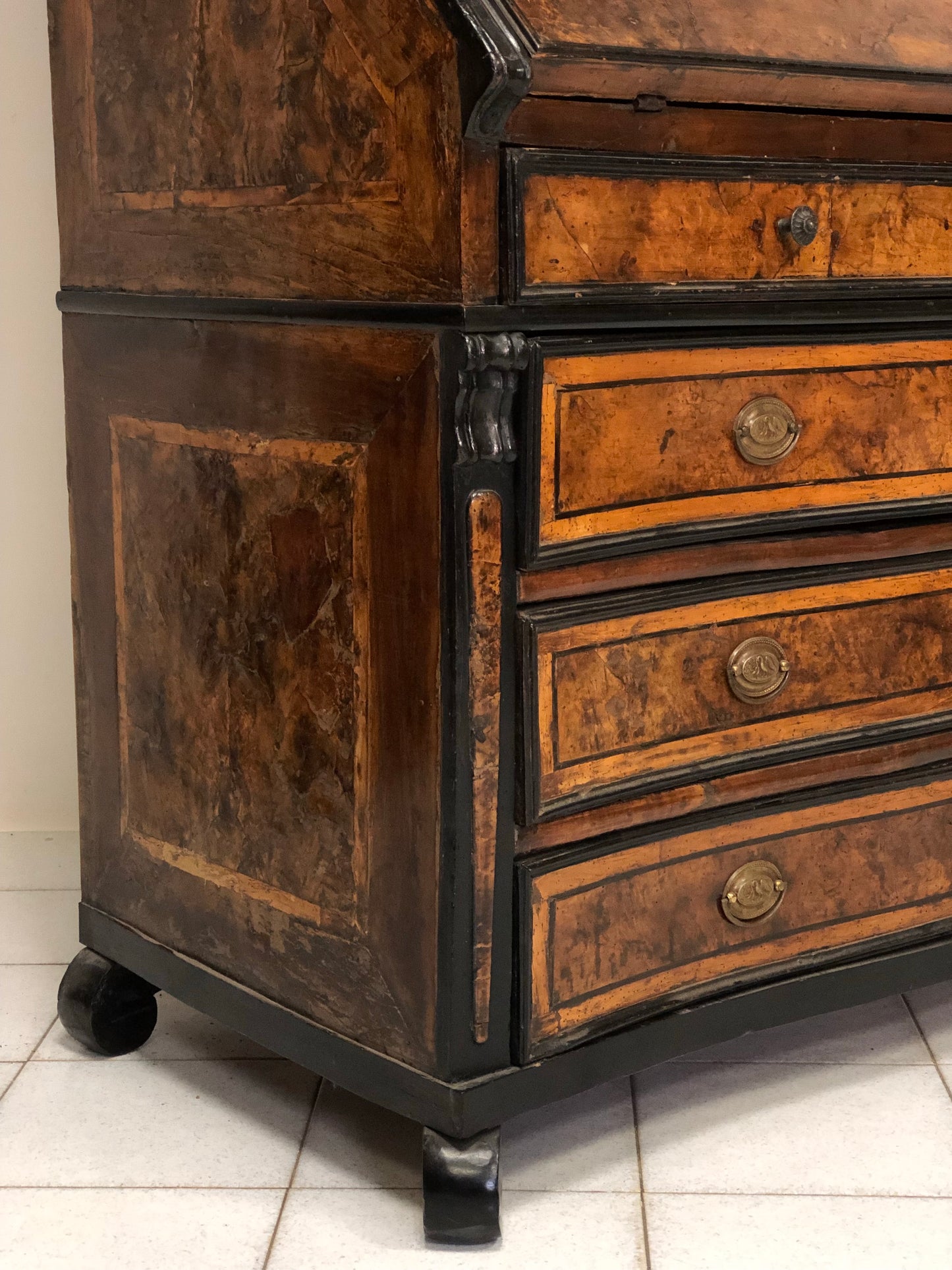 Trumeau moved on the front Lombardy Louis XV root. Early 18th century