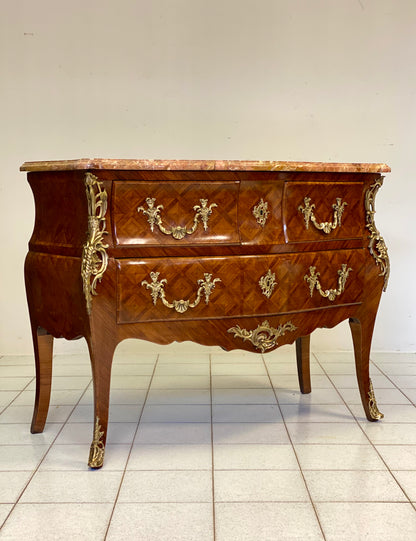 Cassettone a forma bombata .bois de rosa ebano viola . XIX secolo