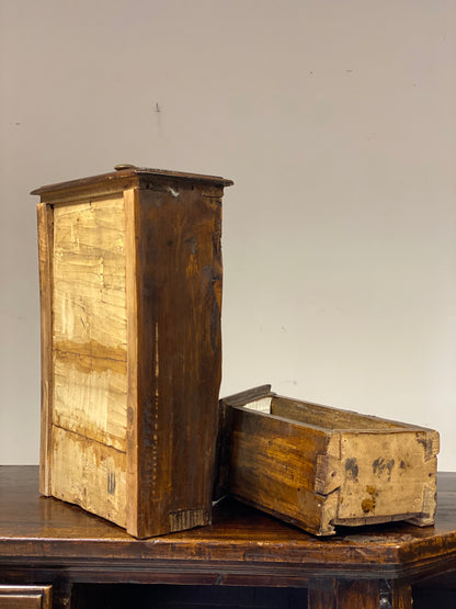 Credenza scantonata veneta .verona metà XVIII secolo