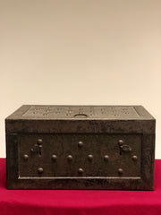 Cassaforte da viaggio borchiata ferro XVIII secolo