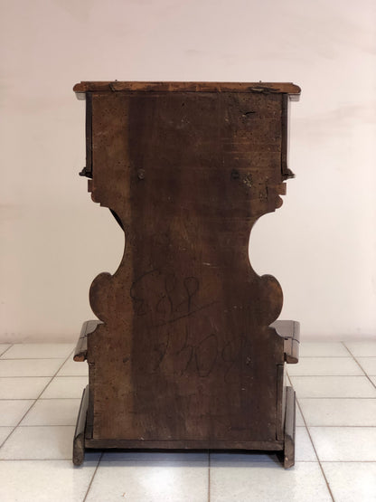 Walnut kneeler Emiliano Ferrarese. Louis XIV