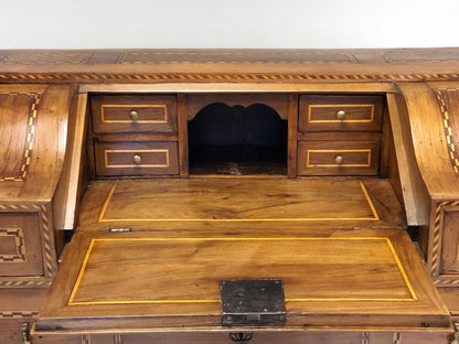 Walnut inlaid desk. Trento Louis XVI period