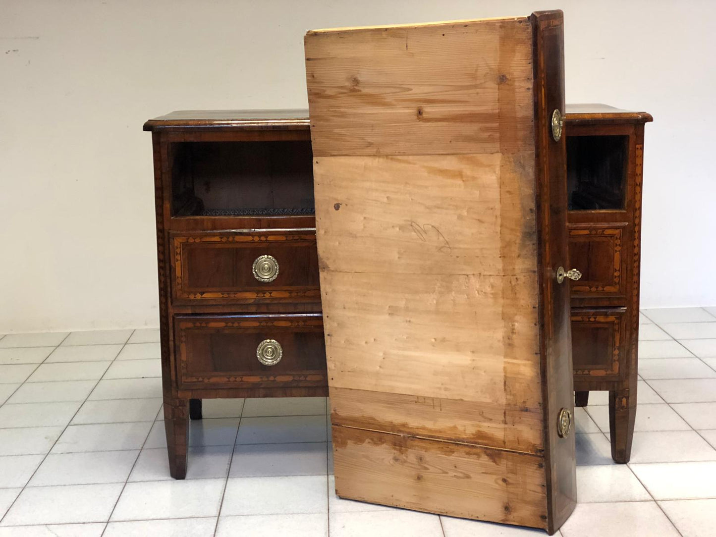 Louis XVI Lombard chest of drawers with figures. 18th century