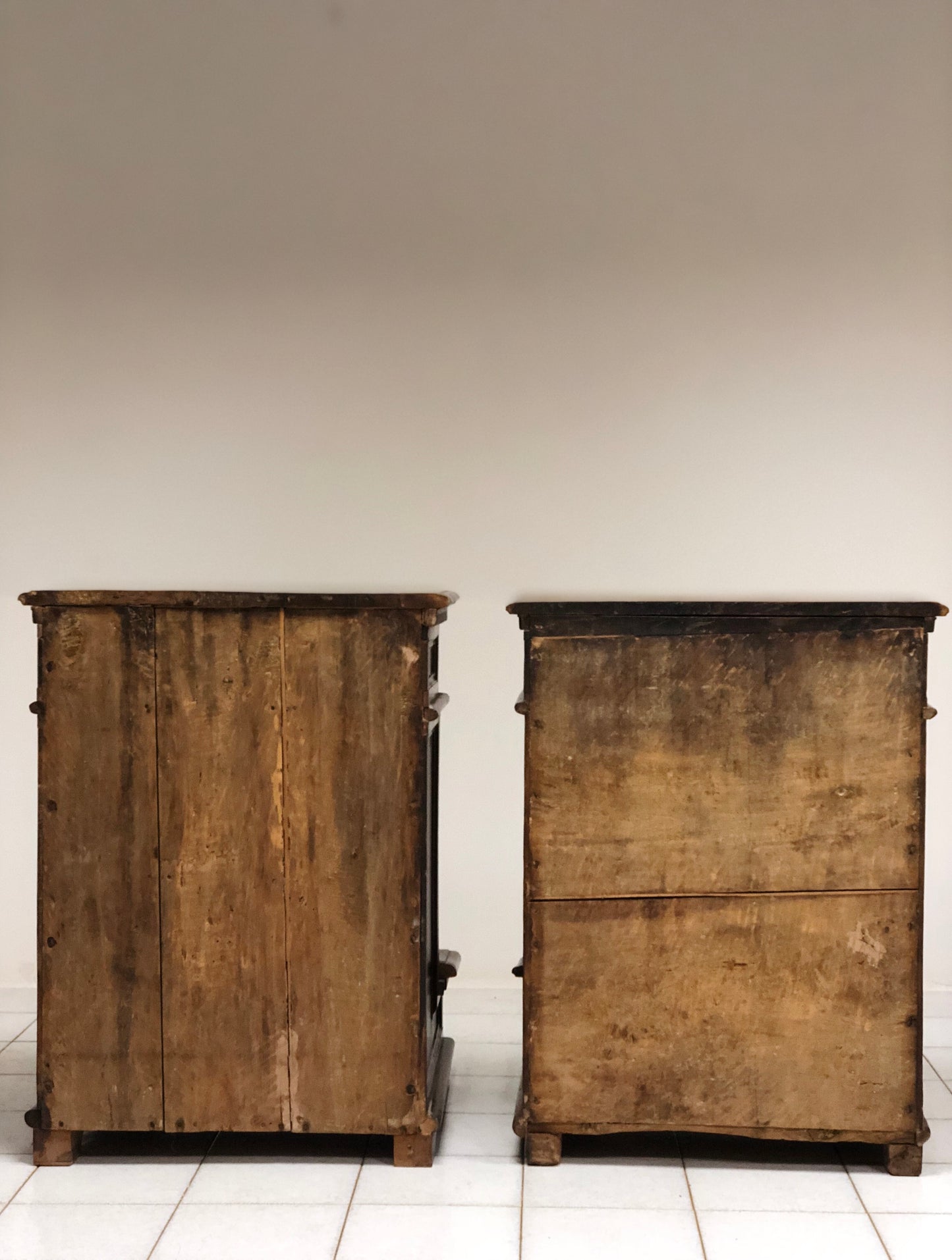 Pair of Lombard kneelers in walnut. 17th century