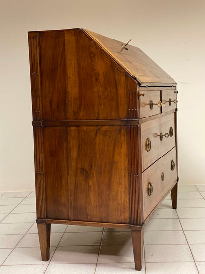 Louis XVI walnut desk. Lombardy 18th century