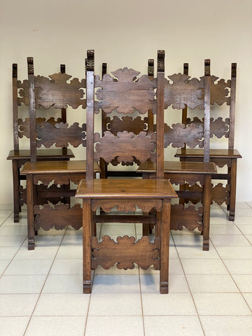 Gruppo di sei sedie lombarde in noce. Fine XIX secolo