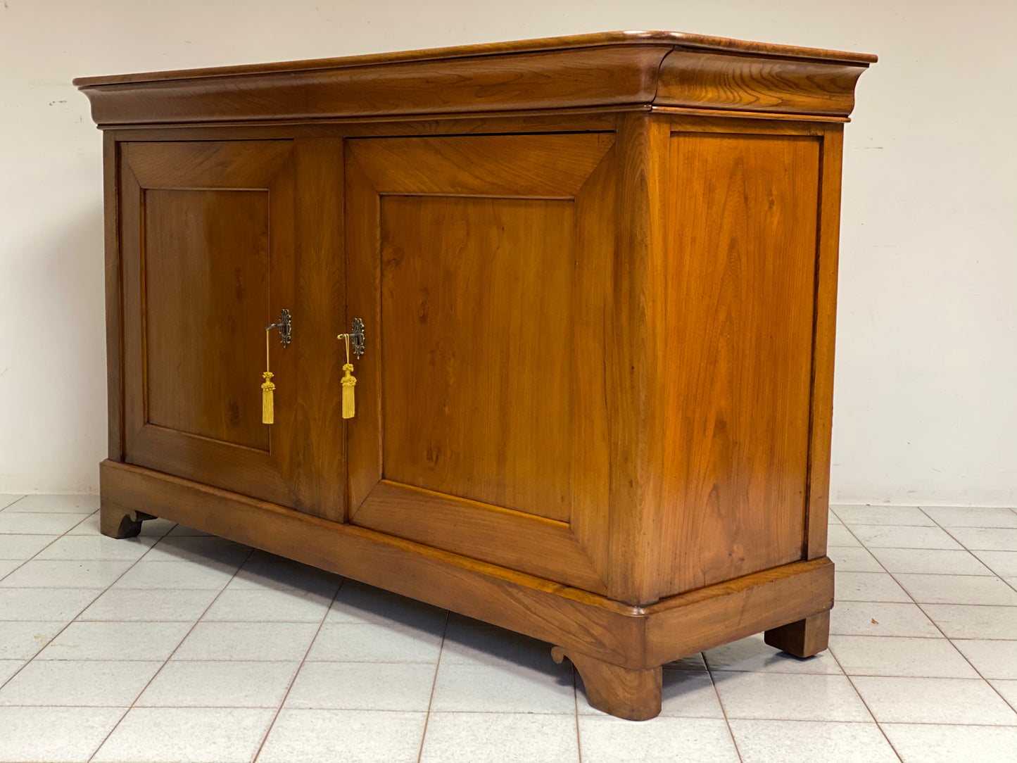 Credenza Carlo X in olmo . Emilia XIX secolo . L 196 cm